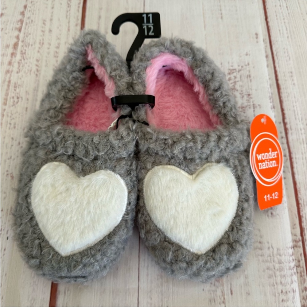 Wonder nation 11/12 girls heart slippers- NWT